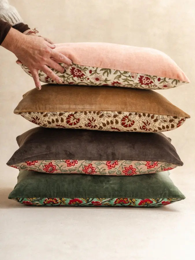 Coussin kaki lotus