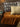 Housse de sofa-cover en velours café,  déhoussable, posée sur un canapé moderne, illustrant la polyvalence et l'élégance du textile.